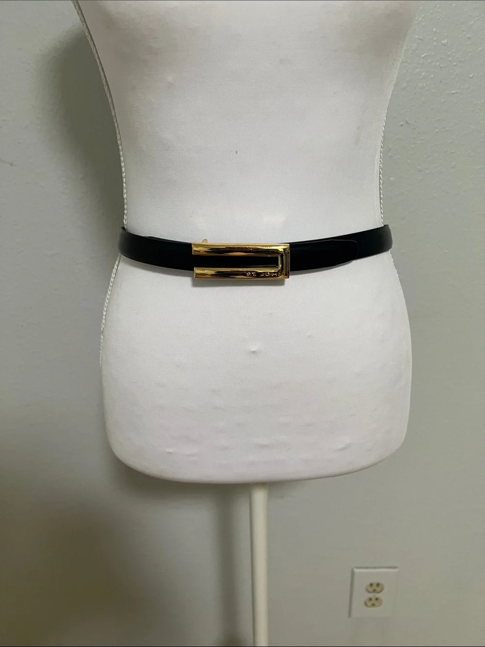 St. John Collection Black Leather Belt Size 8 Narrow Belt Like New